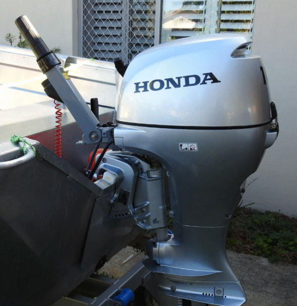 HONDA 10HP four stroke outboard motor with electric start - Image 4