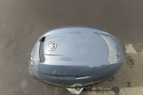 Wrecking Yamaha 30HP 4 Stroke Engine Cowling - Image 4