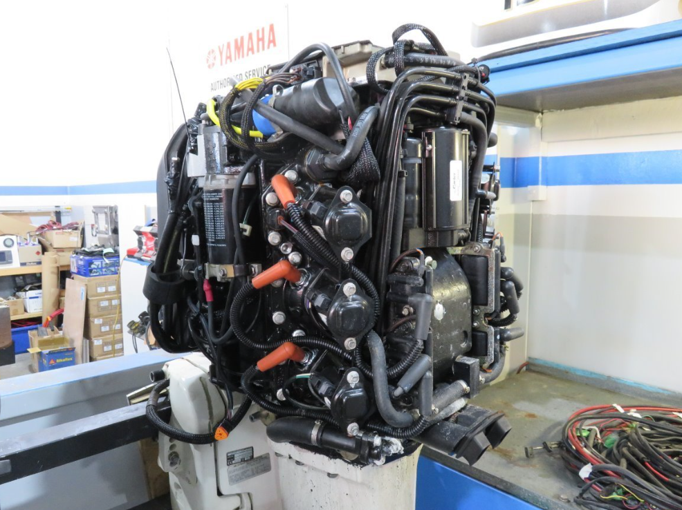 Wrecking 2 x 150HP Ficht Outboards - Image 5